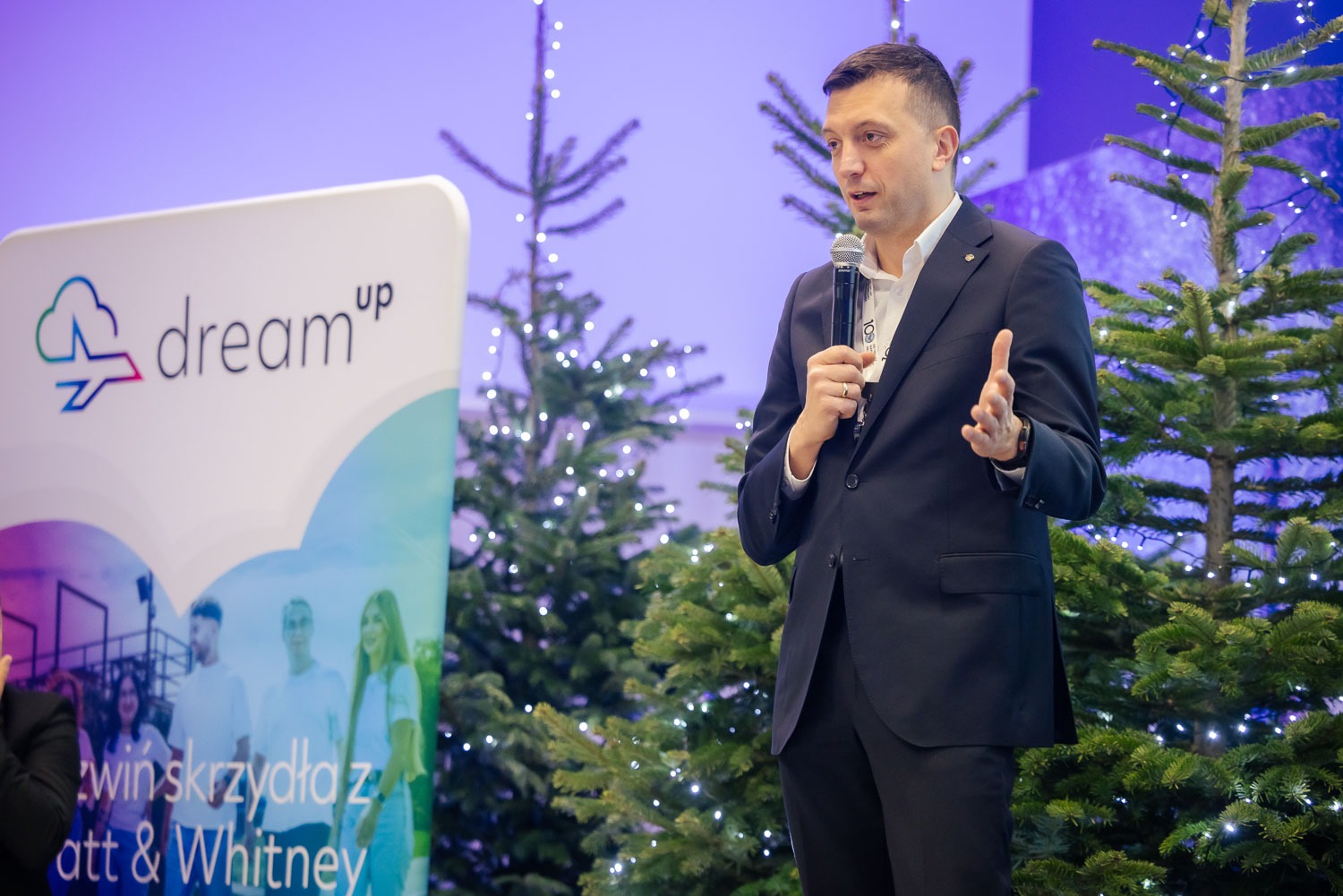 zdjęcie z uroczystego otwarcia 2 edycji programu DreamUp w kampusie firmy Pratt&Whitney w Rzeszowie, fot. Tadeusz Poźniak